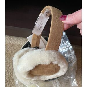 Authentic new UGG women’s earmuffs, Popular Chestnut color in one size